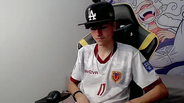 Snapshot of johnny_cagee chatting on January 2025 04:48:01 AM johnny cagee online show from January 2025 04:48:01 AM