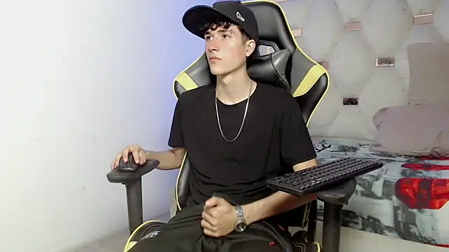 Snapshot of johnny_cagee chatting on September 2025 04:12:02 AM johnny cagee online show from September 2025 04:12:02 AM