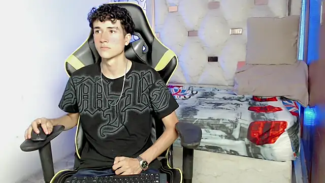 Snapshot of johnny_cagee chatting on September 2025 03:52:01 AM johnny cagee online show from September 2025 03:52:01 AM