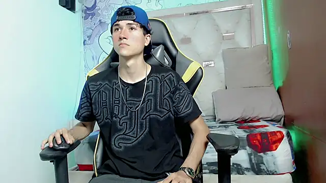 Snapshot of johnny_cagee chatting on October 2025 04:45:02 AM johnny cagee online show from October 2025 04:45:02 AM