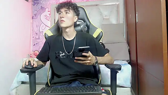 Snapshot of johnny_cagee chatting on October 2025 04:53:02 AM johnny cagee online show from October 2025 04:53:02 AM