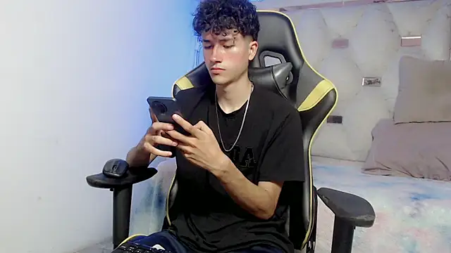 Snapshot of johnny_cagee chatting on November 2025 04:12:01 AM johnny cagee online show from November 2025 04:12:01 AM