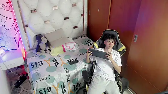 Snapshot of johnny_cagee chatting on November 2025 03:59:02 AM johnny cagee online show from November 2025 03:59:02 AM