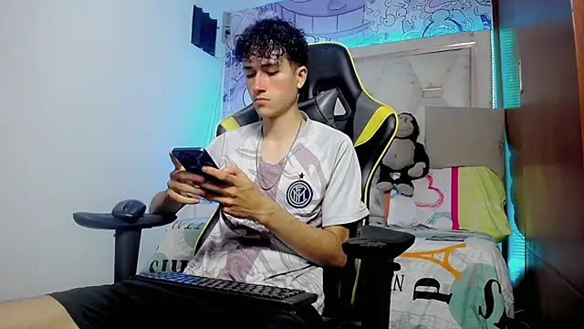 Snapshot of johnny_cagee chatting on November 2025 05:07:01 AM johnny cagee online show from November 2025 05:07:01 AM