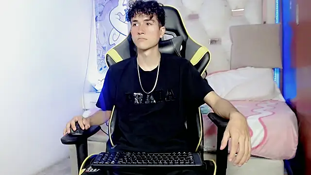 Snapshot of johnny_cagee chatting on November 2025 05:09:02 AM johnny cagee online show from November 2025 05:09:02 AM