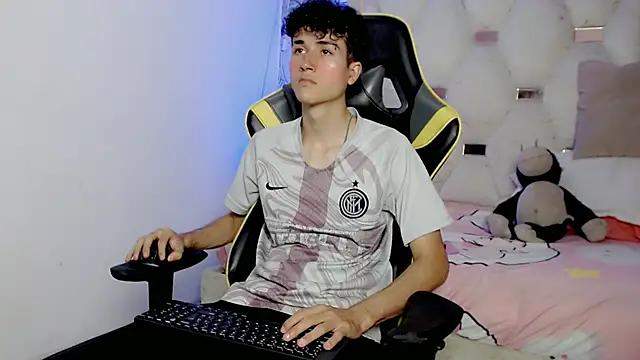 Snapshot of johnny_cagee chatting on November 2025 06:38:02 AM johnny cagee online show from November 2025 06:38:02 AM