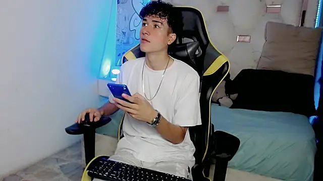 Snapshot of johnny_cagee chatting on December 2025 03:56:02 AM johnny cagee online show from December 2025 03:56:02 AM