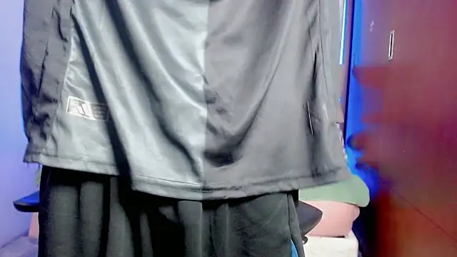 Snapshot of johnny_cagee chatting on December 2025 03:33:01 AM johnny cagee online show from December 2025 03:33:01 AM