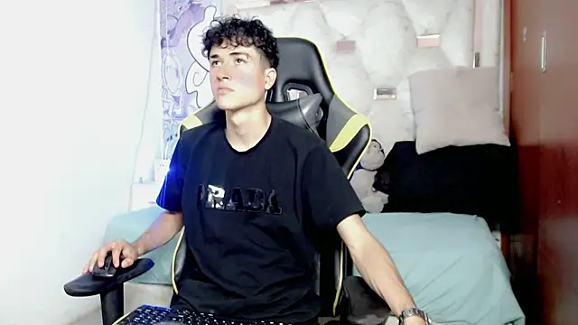 Snapshot of johnny_cagee chatting on January 2026 04:05:01 AM johnny cagee online show from January 2026 04:05:01 AM