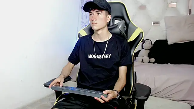 Snapshot of johnny_cagee chatting on January 2026 03:23:01 AM johnny cagee online show from January 2026 03:23:01 AM