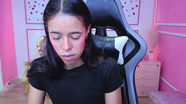 Snapshot of stephania_t chatting on December 2025 12:01:02 PM stephania t online show from December 2025 12:01:02 PM