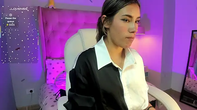 Snapshot of _Sophie__miller chatting on November 2025 07:07:02 PM Sophie miller online show from November 2025 07:07:02 PM