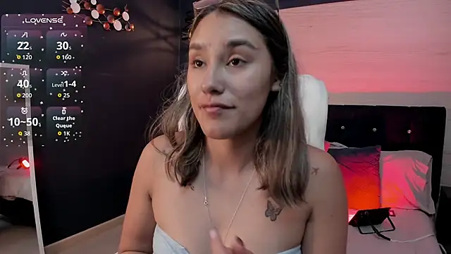 Snapshot of _Sophie__miller chatting on April 2026 05:17:01 PM Sophie miller online show from April 2026 05:17:01 PM
