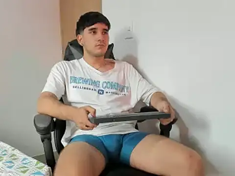 Snapshot of leo030809 chatting on January 2025 10:25:02 PM leo030809 online show from January 2025 10:25:02 PM