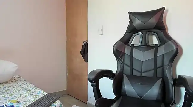 Snapshot of leo030809 chatting on March 2025 02:46:02 PM leo030809 online show from March 2025 02:46:02 PM