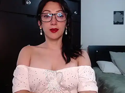 Snapshot of Alicee_moss chatting on July 2026 09:57:01 PM Alicee moss online show from July 2026 09:57:01 PM