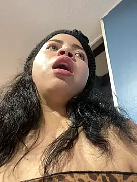 Snapshot of Elaa_euphoria chatting on December 2024 08:32:01 PM Elaa euphoria online show from December 2024 08:32:01 PM