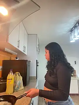 Snapshot of Elaa_euphoria chatting on December 2024 09:50:02 PM Elaa euphoria online show from December 2024 09:50:02 PM