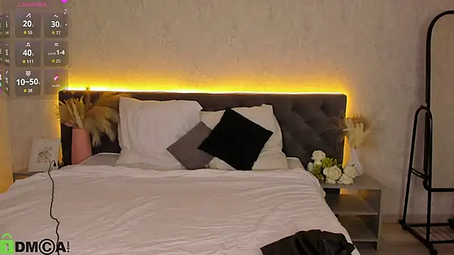 Snapshot of Michelle_Blond chatting on March 2026 10:00:02 AM Michelle Blond online show from March 2026 10:00:02 AM