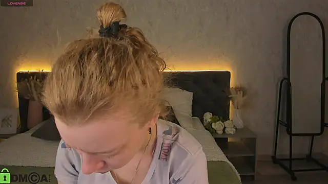 Snapshot of Michelle_Blond chatting on March 2026 09:26:01 AM Michelle Blond online show from March 2026 09:26:01 AM