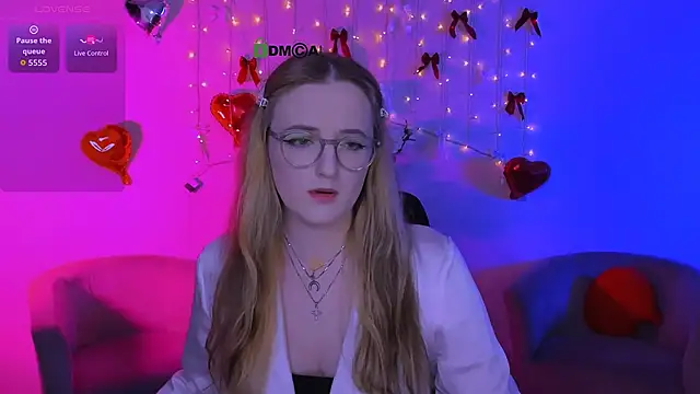 luna berryy online show from April 2026 07:38:02 PM