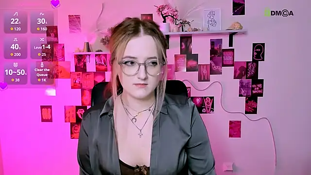 luna berryy online show from May 2026 08:25:01 PM