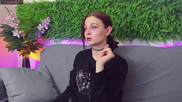 Snapshot of AprilAvery chatting on March 2025 04:15:01 PM AprilAvery online show from March 2025 04:15:01 PM