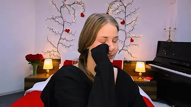 holy kitty online show from October 2025 01:41:02 PM