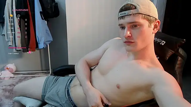 Snapshot of mishadiesel chatting on December 2024 01:22:02 PM mishadiesel online show from December 2024 01:22:02 PM