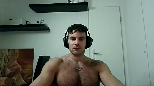 alpha-hunk online show from November 2025 09:13:02 PM