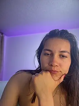 aurora divine online show from May 2026 09:02:02 PM