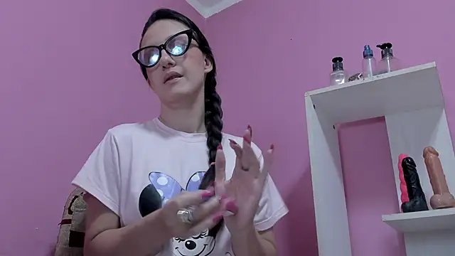 Snapshot of LolaBoobs chatting on October 2025 04:43:02 AM LolaBoobs online show from October 2025 04:43:02 AM