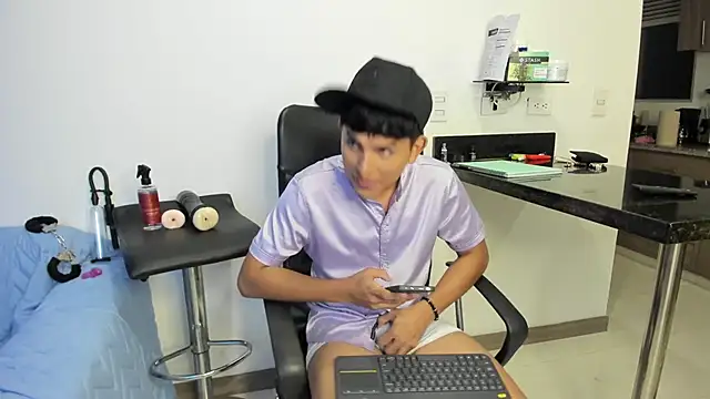 Snapshot of Lyam_ap chatting on January 2025 07:28:01 AM Lyam ap online show from January 2025 07:28:01 AM