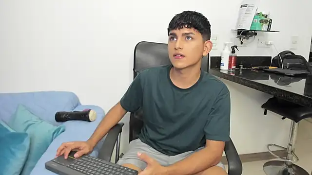 Snapshot of Lyam_ap chatting on February 2025 06:08:01 AM Lyam ap online show from February 2025 06:08:01 AM