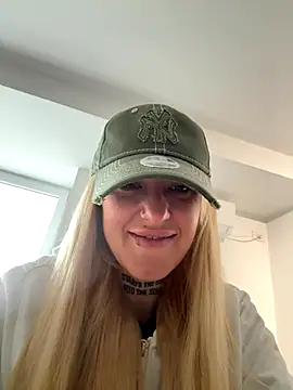 Snapshot of MazeSin chatting on September 2025 05:31:01 AM MazeSin online show from September 2025 05:31:01 AM