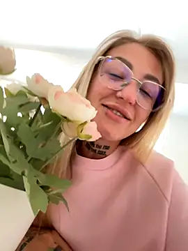 Snapshot of MazeSin chatting on September 2025 05:20:02 AM MazeSin online show from September 2025 05:20:02 AM