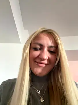 Snapshot of MazeSin chatting on October 2025 09:21:02 AM MazeSin online show from October 2025 09:21:02 AM