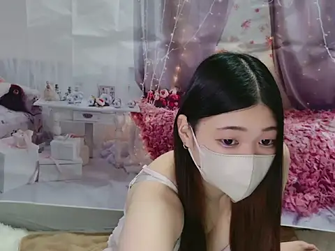 Snapshot of -REIREI- chatting on December 2024 05:08:02 PM -REIREI- online show from December 2024 05:08:02 PM