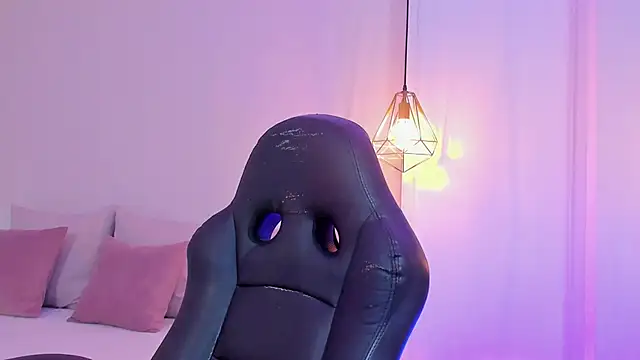 Snapshot of mallie_quinn chatting on February 2025 12:50:01 PM mallie quinn online show from February 2025 12:50:01 PM