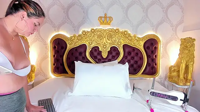 KendralHolson online show from October 2025 04:54:01 AM