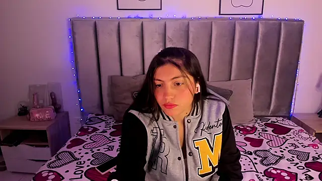 Snapshot of Emmy-Turnner chatting on February 2025 12:03:02 PM Emmy-Turnner online show from February 2025 12:03:02 PM