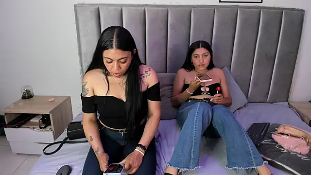 Snapshot of Emmy-Turnner chatting on February 2025 06:59:01 PM Emmy-Turnner online show from February 2025 06:59:01 PM