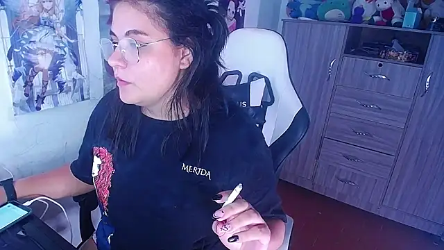 Snapshot of gigiqueen_18 chatting on December 2024 06:39:01 PM gigiqueen 18 online show from December 2024 06:39:01 PM