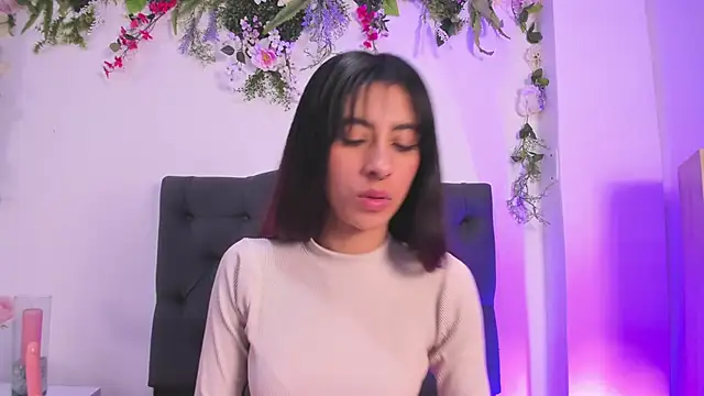 Snapshot of Alyssa_jones chatting on January 2025 10:17:01 AM Alyssa jones online show from January 2025 10:17:01 AM