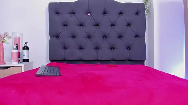 Snapshot of Alyssa_jones chatting on February 2025 06:54:02 AM Alyssa jones online show from February 2025 06:54:02 AM