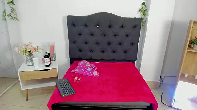 Snapshot of Alyssa_jones chatting on March 2025 03:44:01 AM Alyssa jones online show from March 2025 03:44:01 AM