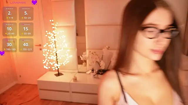 Lilly Colins online show from July 2026 09:01:02 PM