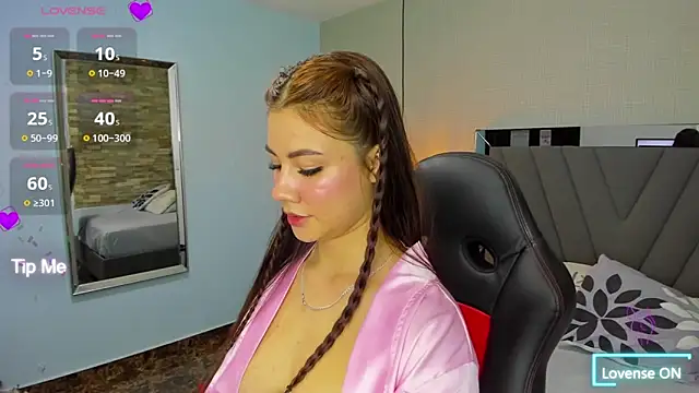 LIANEUMANN online show from January 2025 10:29:02 PM