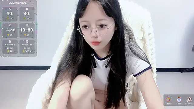 Snapshot of SS-19 chatting on October 2025 12:22:02 AM SS-19 online show from October 2025 12:22:02 AM