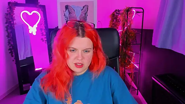 Snapshot of NielletaBlossom chatting on December 2024 05:04:02 AM NielletaBlossom online show from December 2024 05:04:02 AM